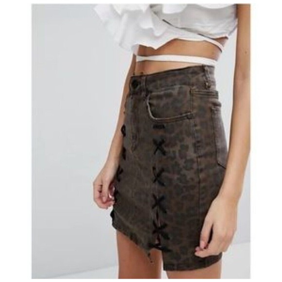 AFRM Leopard / Animal Print Mini Skirt With Criss Cross Laces Accents Size 29 - Picture 1 of 9